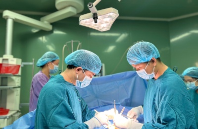 Phẫu thuật lấy 0,5kg tóc trong dạ dày bệnh nhi 6 tuổi